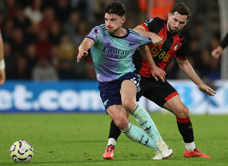 keonhacai Declan Rice chê Arsenal ‘ngây thơ’ sau thẻ đỏ gây tranh cãi