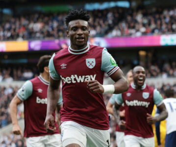 keonhacai Ẩu đả với 3 người đội bạn, tiền đạo West Ham nguy cơ bị phạt nặng