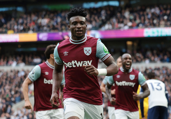 keonhacai Ẩu đả với 3 người đội bạn, tiền đạo West Ham nguy cơ bị phạt nặng